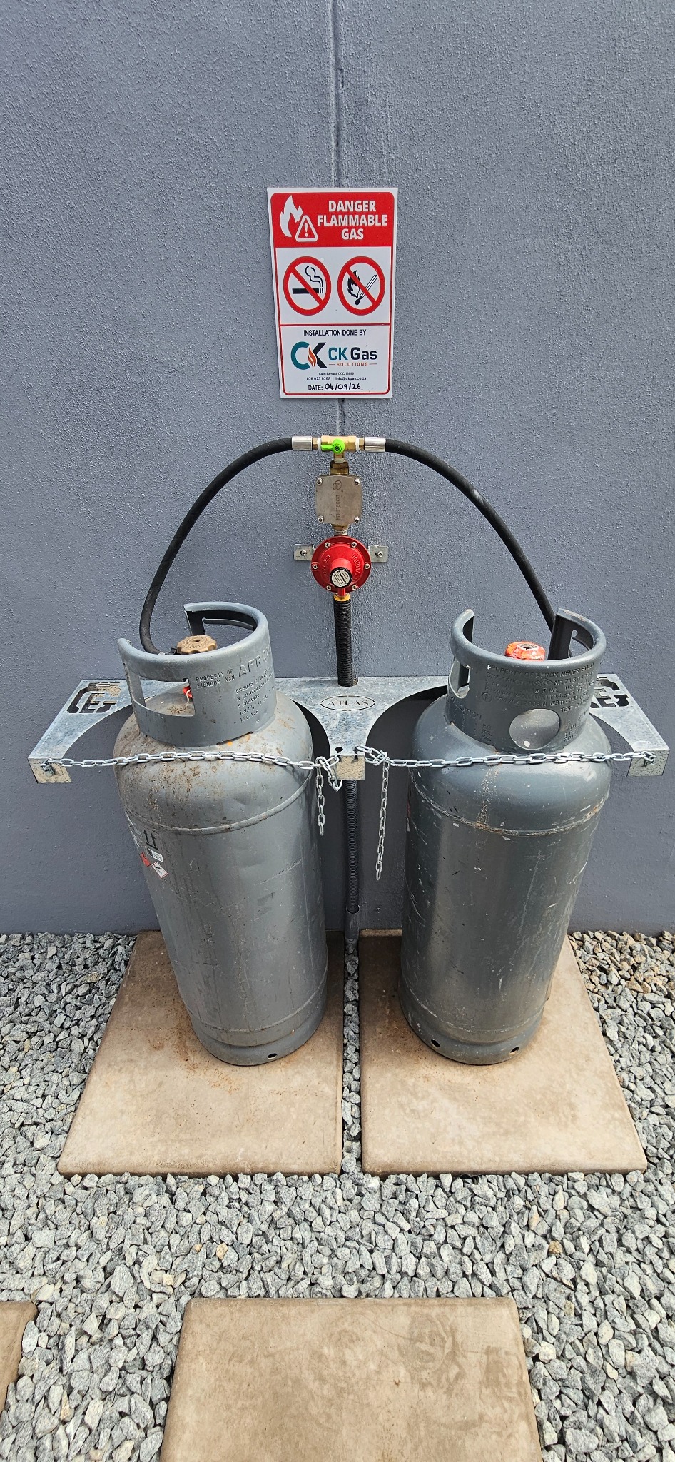 Twin gas cylinders with regulator and signage
