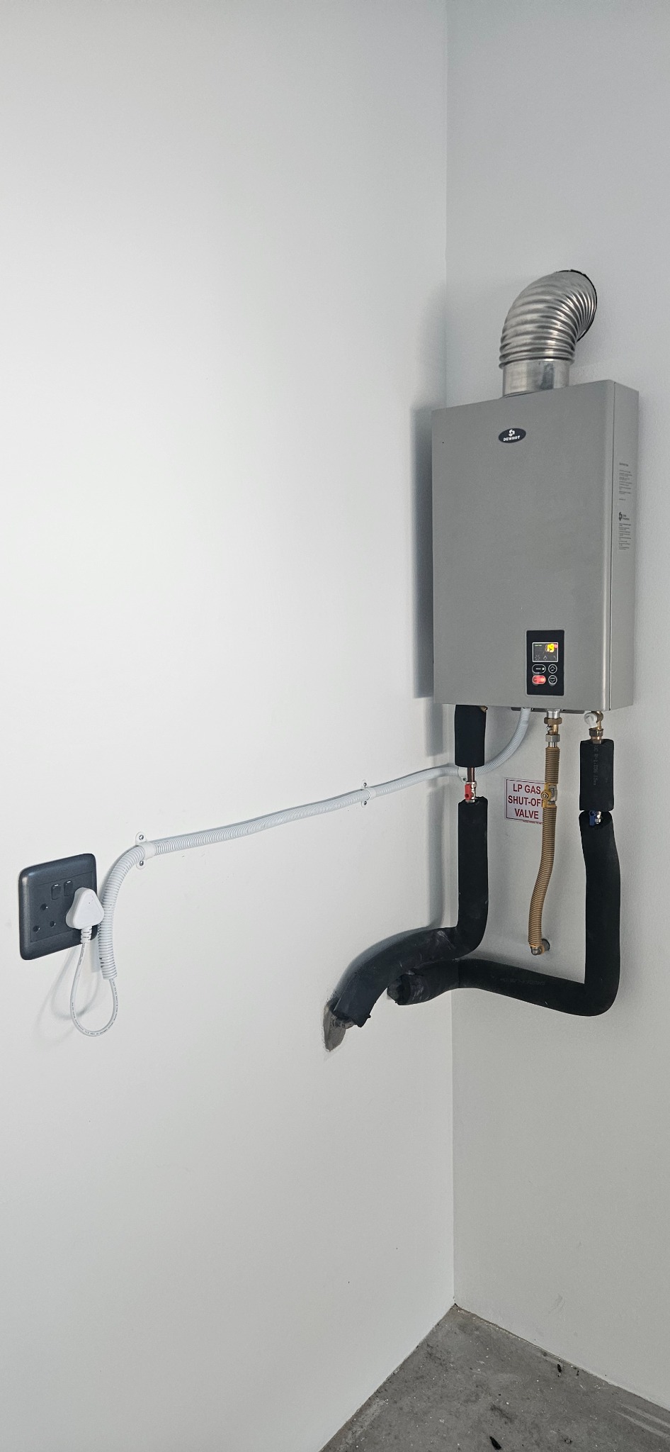 Indoor gas geyser installation